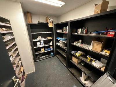 Overview picture of various workshop material and equipment